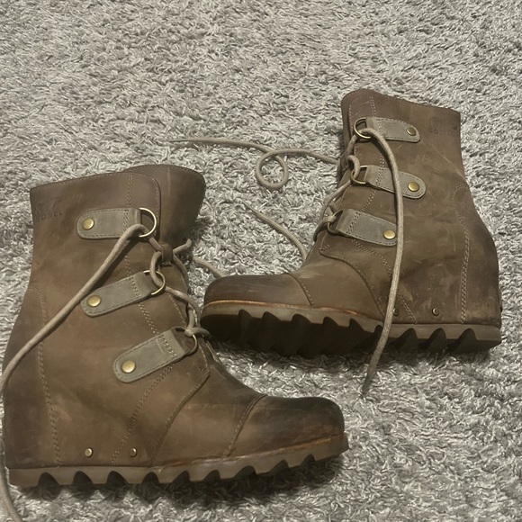 Sorel waterproof wedge boots! - Picture 1 of 6